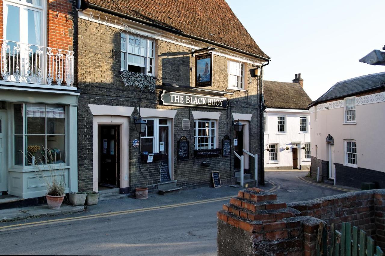 Secret Cottage, Wivenhoe - Charming, Cosy, Convenient & Quiet, 2 X Double Bed Period Cottage Plus Patio - 6 Min Walk Train, 2 Min Walk High Street Pubs, Restaurants, Shops Экстерьер фото